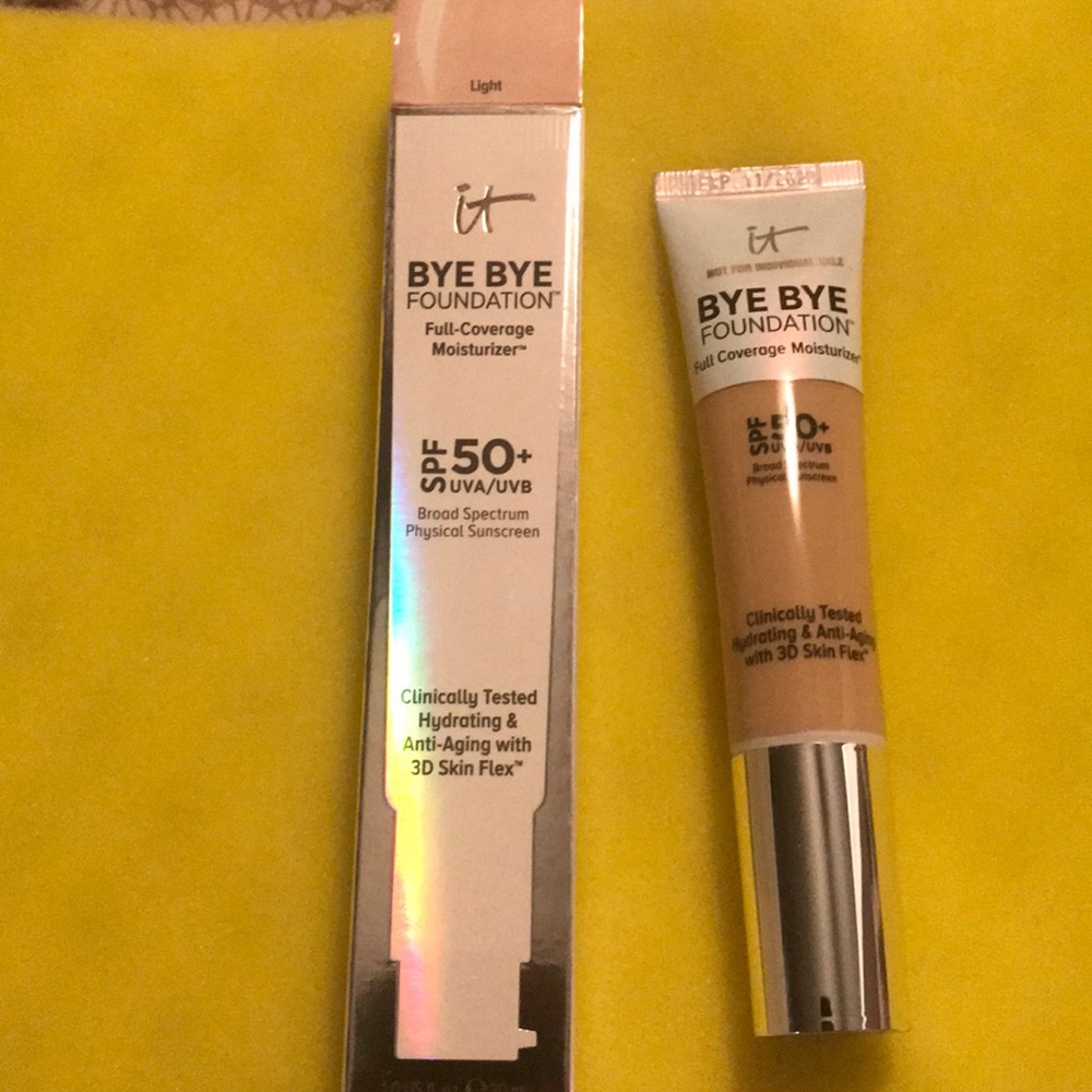 It cosmetics bye bye foundation LIGHT new full
